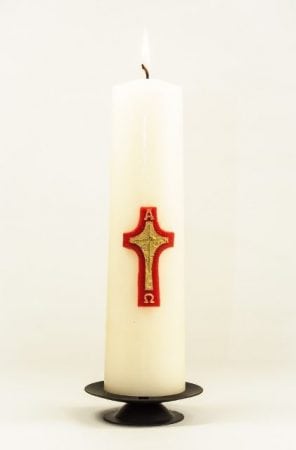 160104 Kaars alfa omega met kandelaar LR e1525425776138