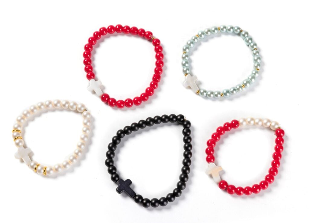 Armbandjes libanon 5 naast elkaar lr scaled 1