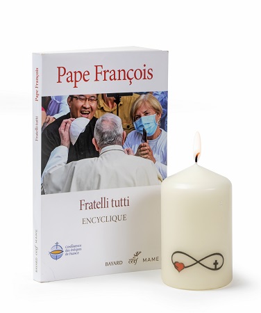Encyclique du pape françois fratelli tutti avec cierge de communion 1 Encyclique du pape françois fratelli tutti avec cierge de communion