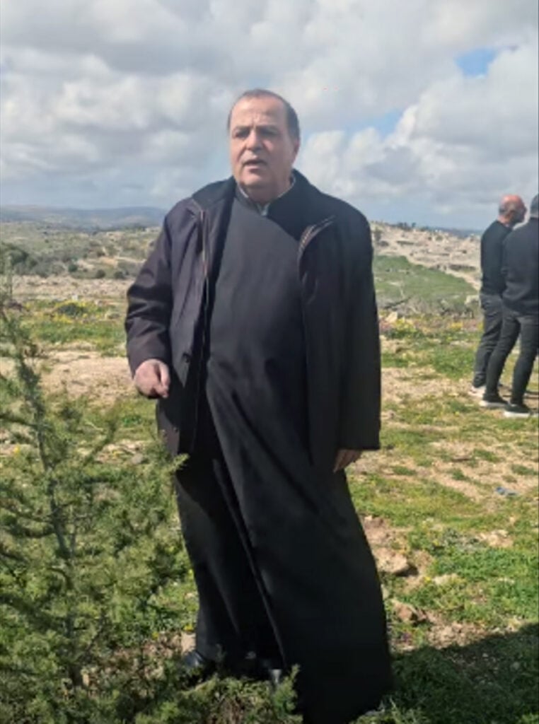 Priester charles naddaf, melkitische parochiepriester van yaroun (zuid-libanon) © facebook yaroun lebanon