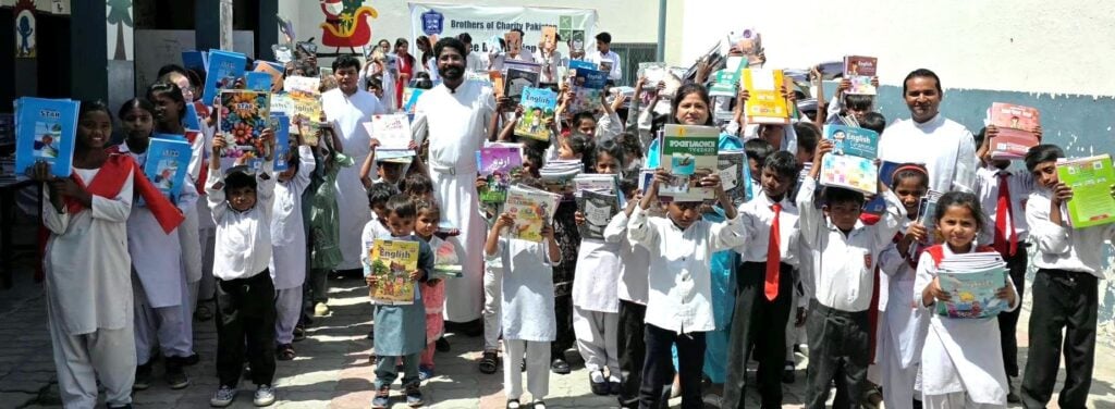 Au pakistan, les parents et les enfants regardent l’avenir avec espoir 7 Acn 20260728 208721