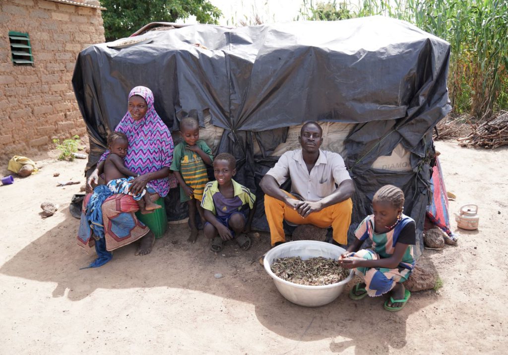 Une famille dans un camp pour personnes déplacées, Burkina Faso